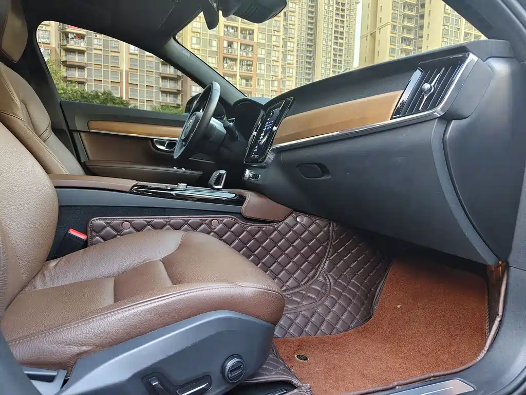 Volvo S90 2023 T8 Luxury
