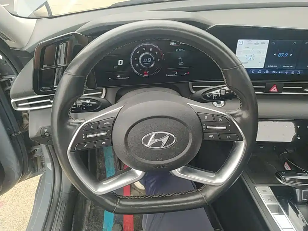 Hyundai Elantra — миниатюра 11