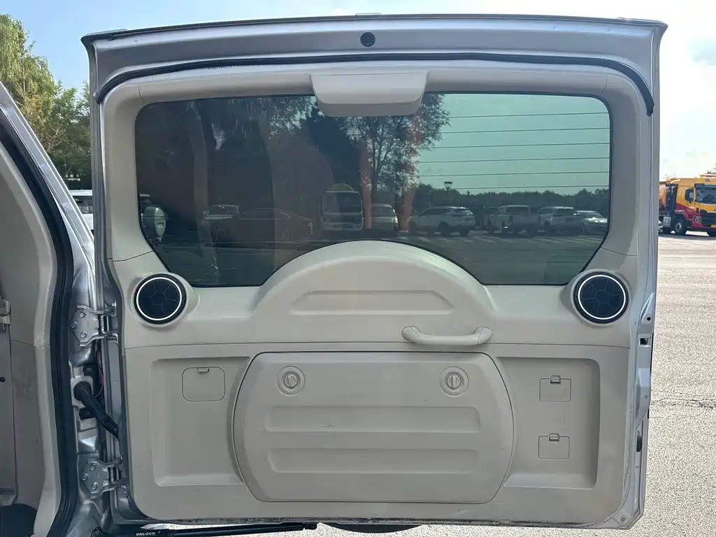 Mitsubishi Pajero (Import) — миниатюра 15
