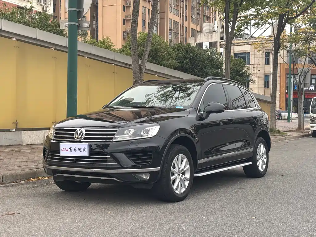 VOLKSWAGEN TOUAREG