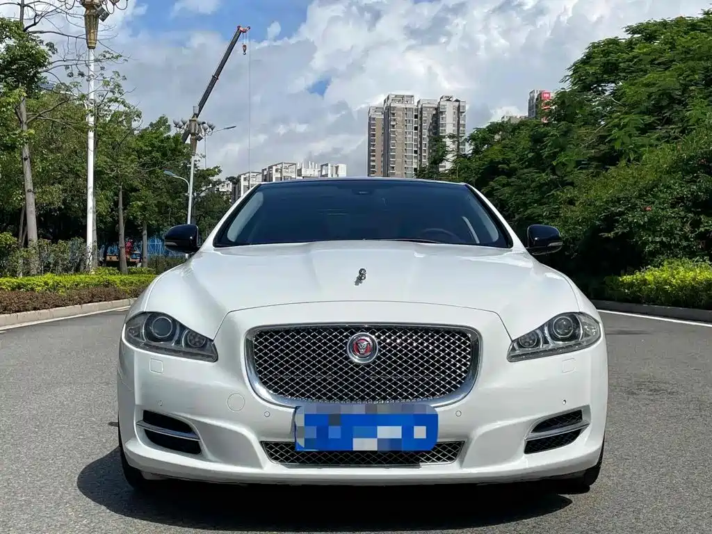 Jaguar XJ — миниатюра 2