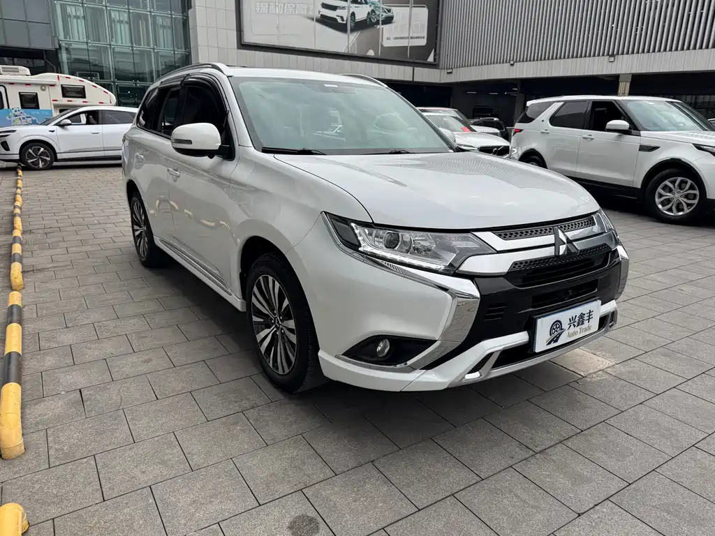 MITSUBISHI OUTLANDER