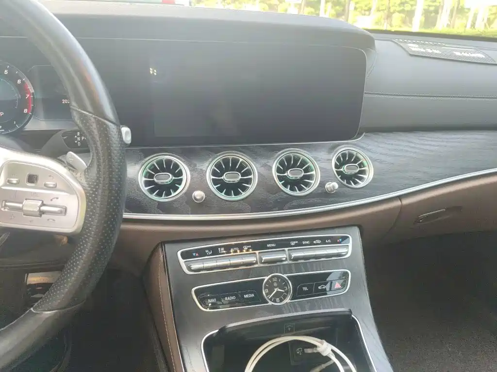Mercedes-Benz E-Class — миниатюра 14
