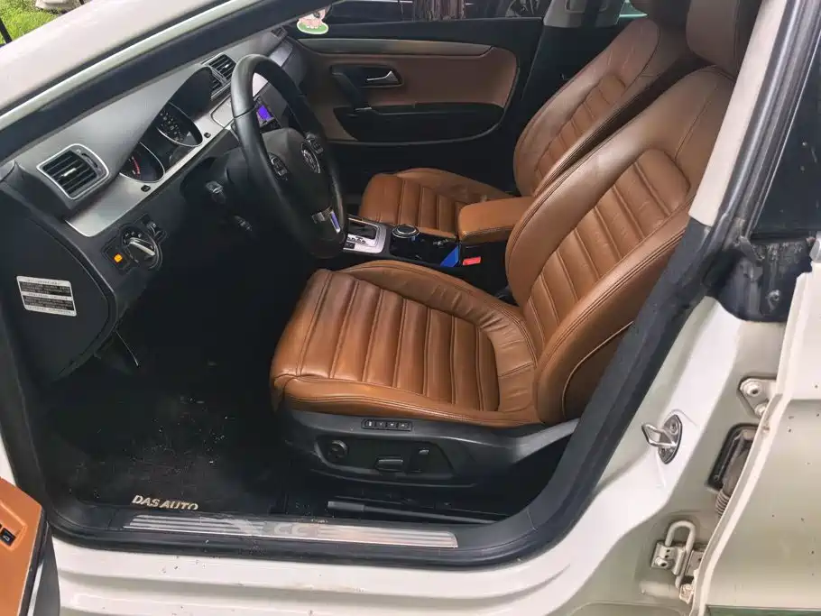 Volkswagen FAW - Passat CC CC 2011 2.0TSI Luxury
