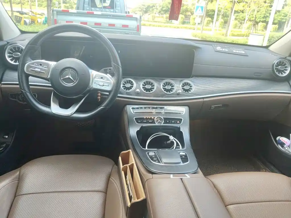 Mercedes-Benz E-Class — миниатюра 10