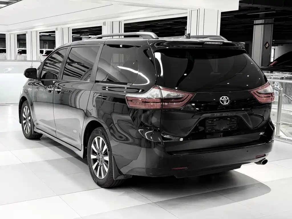 Toyota Sienna — миниатюра 4