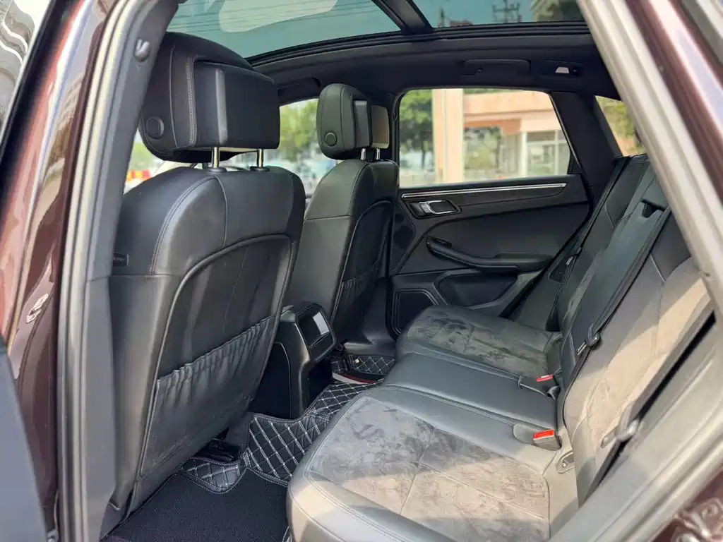 Porsche Macan — миниатюра 8
