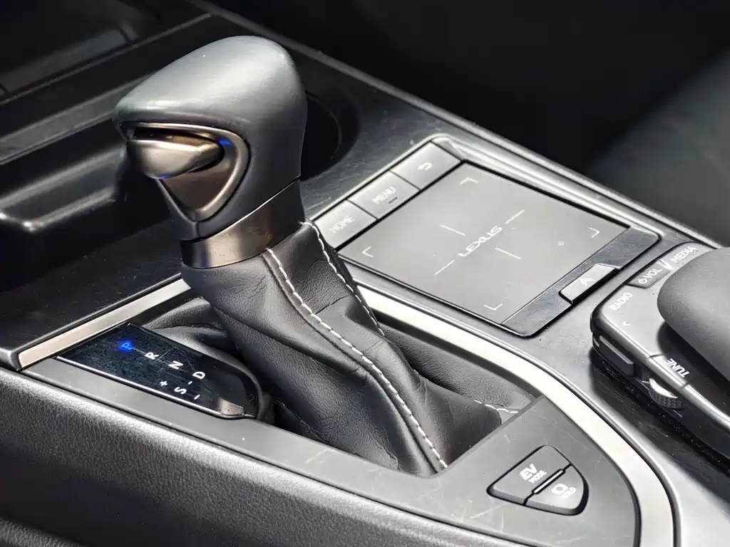 Lexus UX — миниатюра 8