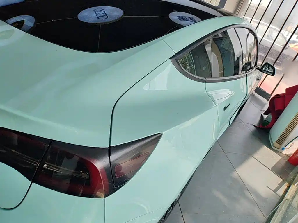Tesla Model 3 — миниатюра 7