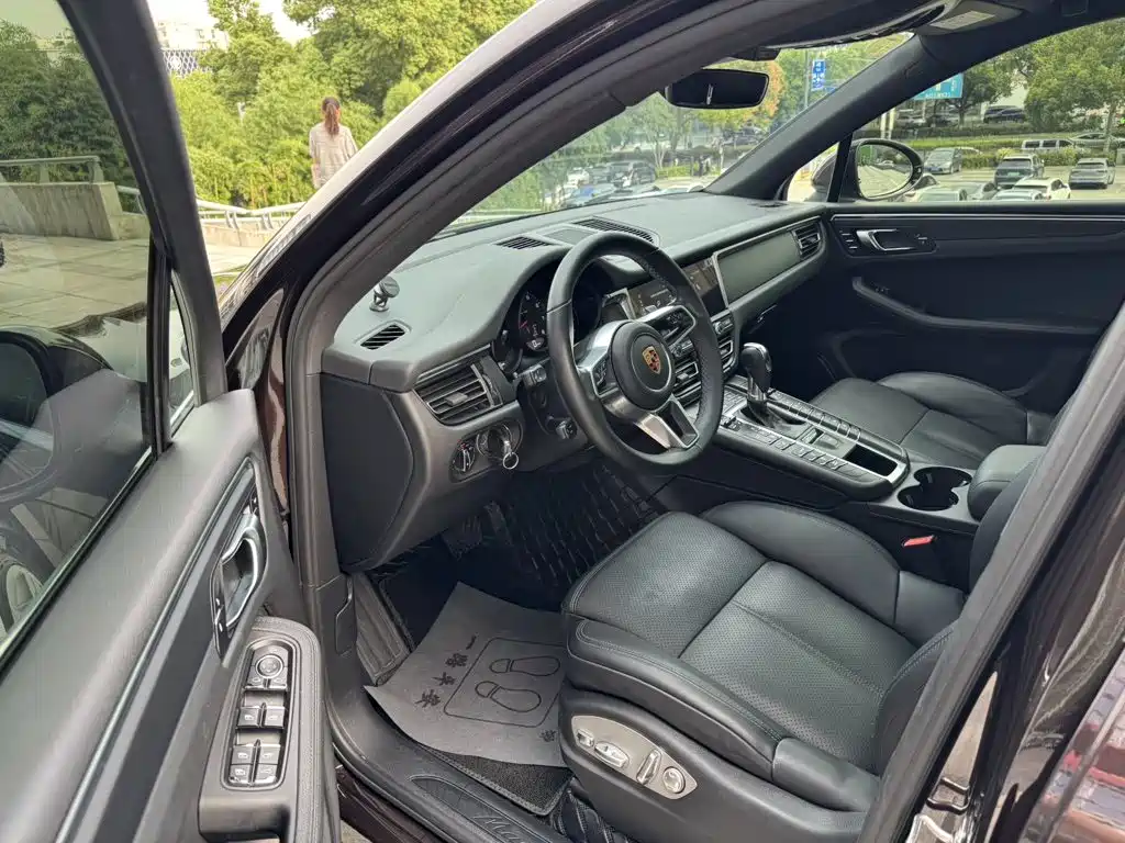 Porsche Macan — миниатюра 10