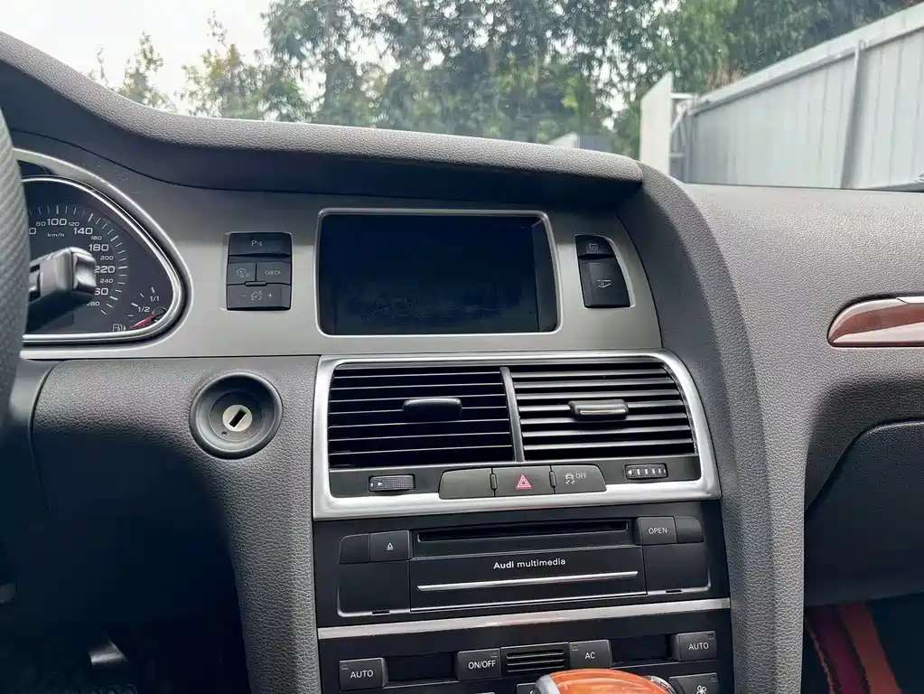 Audi Q7 — миниатюра 13
