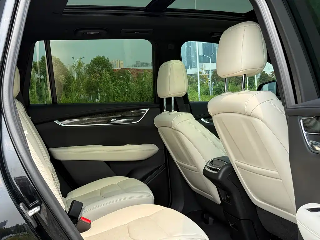 Cadillac XT6 — миниатюра 12