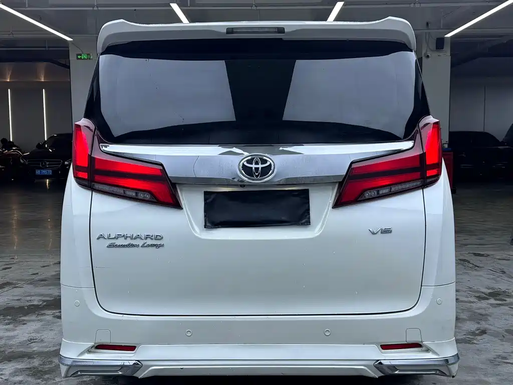 Toyota Alphard — миниатюра 4