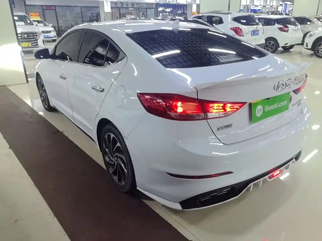 Hyundai Elantra — миниатюра 5