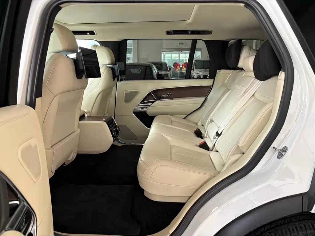 Land Rover Range Rover 2023 3.0 L6 400PS Long Wheelbase