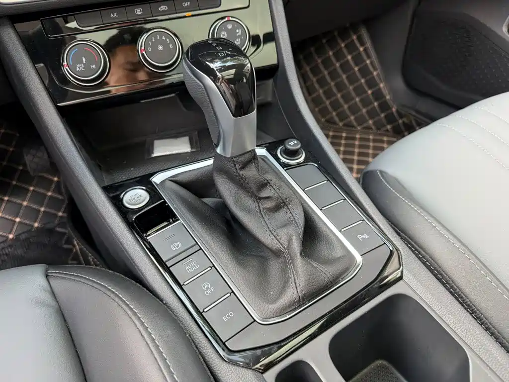 Volkswagen Sagitar — миниатюра 9