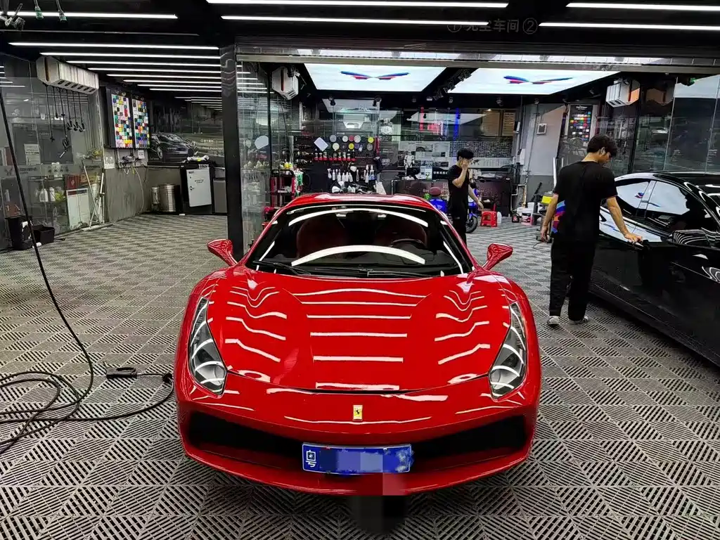 FERRARI 488