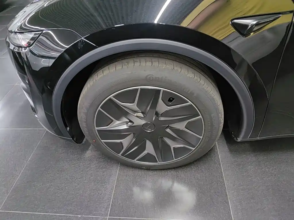 Tesla Model Y L — миниатюра 23