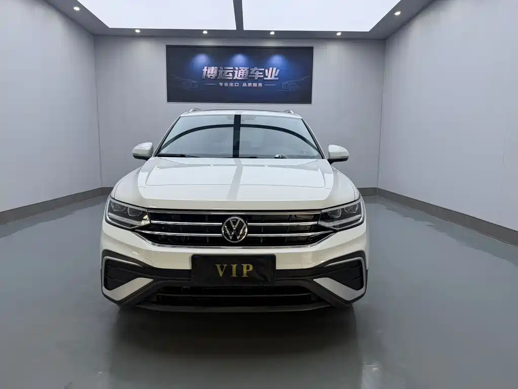 Volkswagen Tiguan L — миниатюра 2