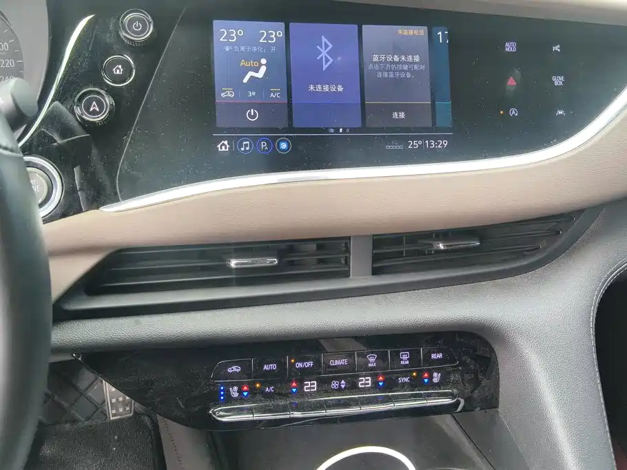 Buick Enclave — миниатюра 12