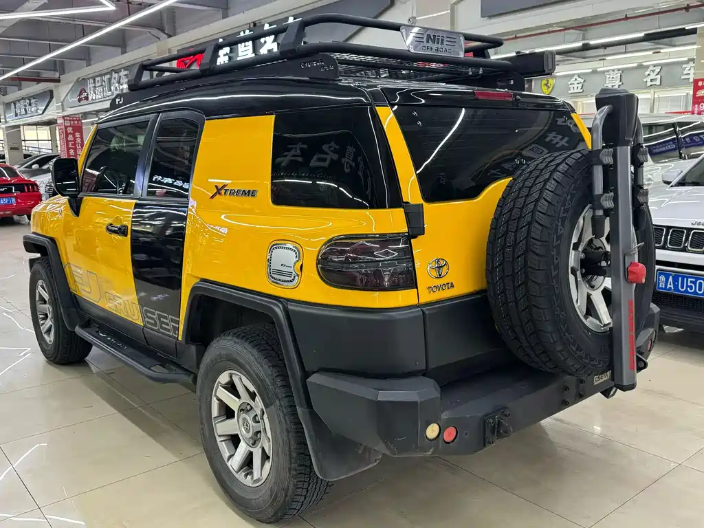 Toyota FJ Cruiser — миниатюра 7