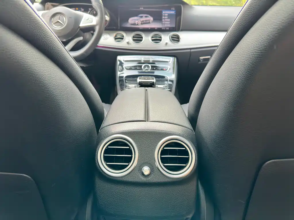 Mercedes-Benz E-Class — миниатюра 17