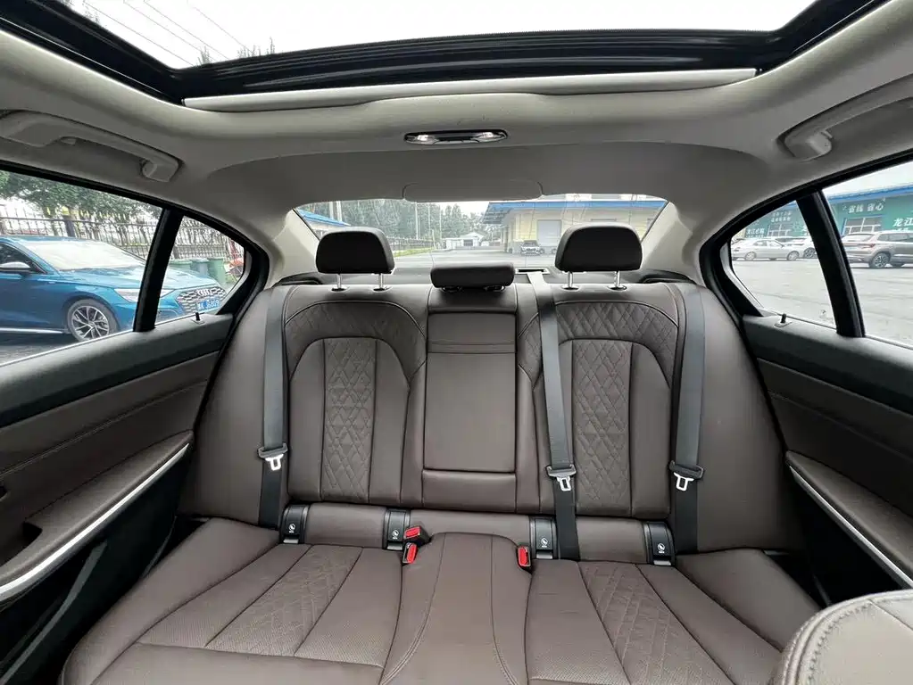 BMW 3 Series — миниатюра 13