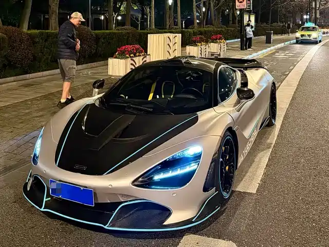 MCLAREN 720S
