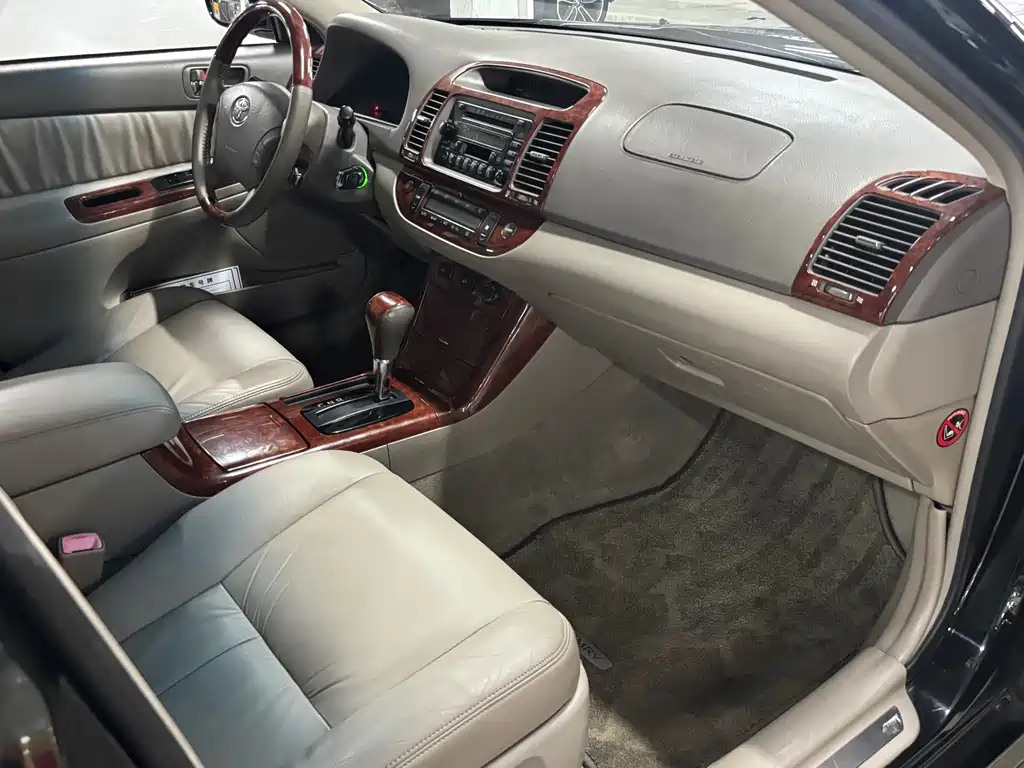 Toyota Camry — миниатюра 8