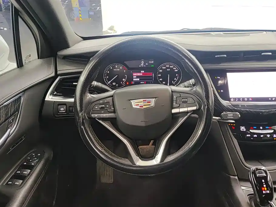 CADILLAC XT6