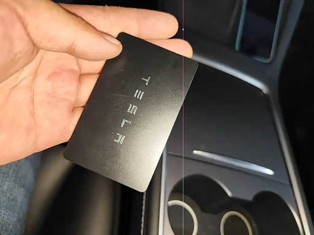 Tesla Model Y — миниатюра 9