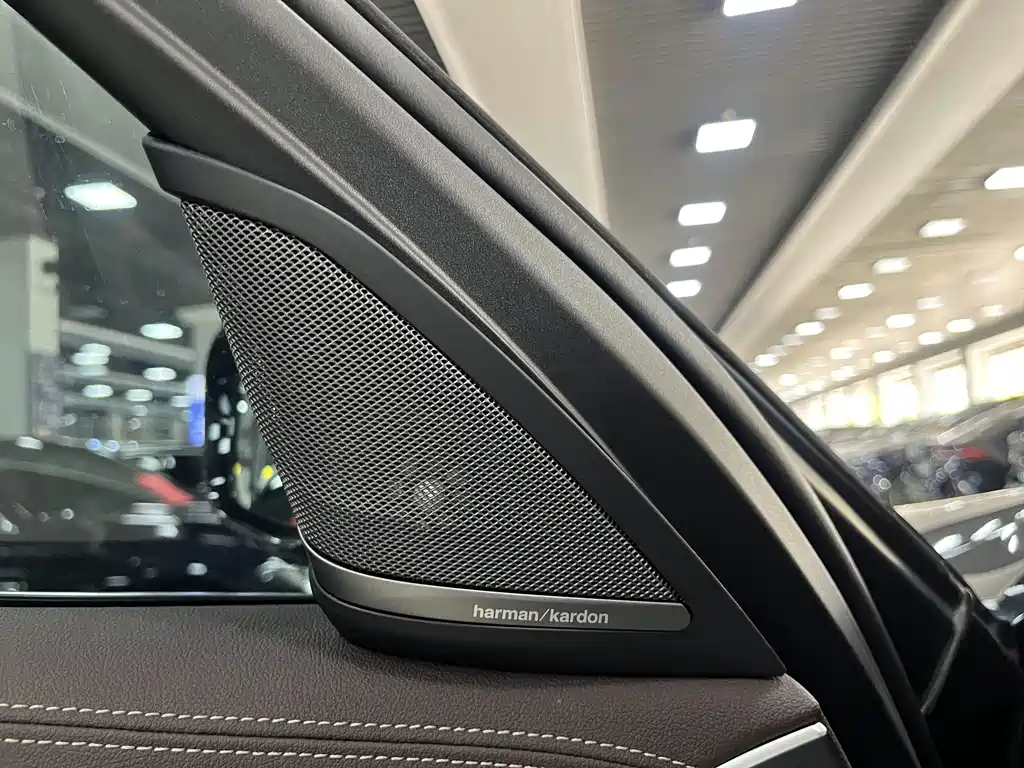 BMW 5 Series — миниатюра 6