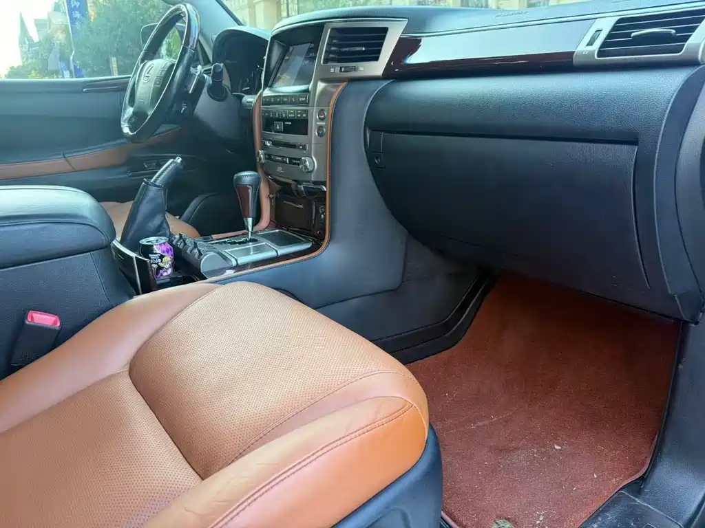 Lexus LX — миниатюра 10