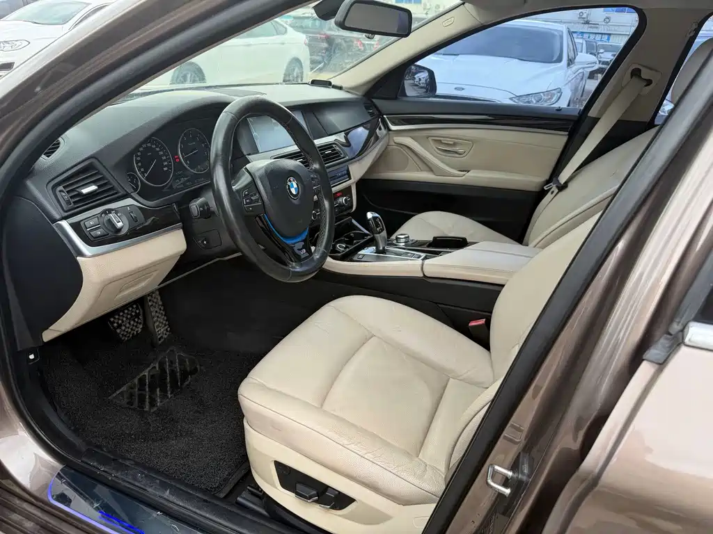 BMW 5 Series — миниатюра 7