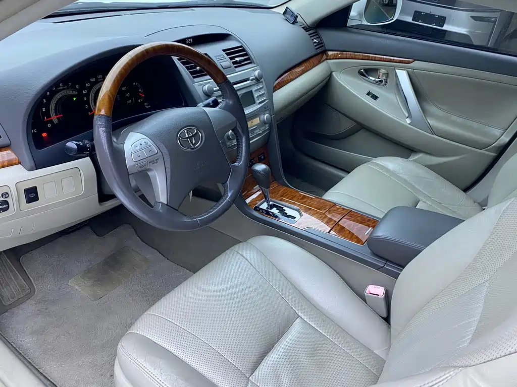 Toyota Camry — миниатюра 8