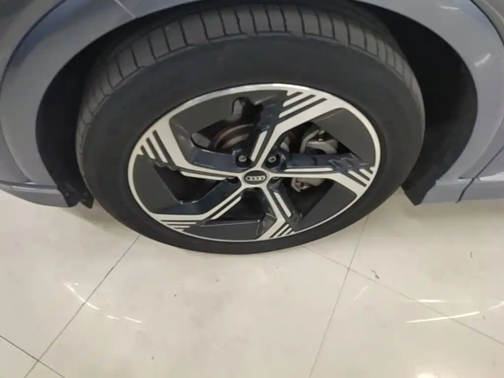 Audi Q4 e-tron — миниатюра 23