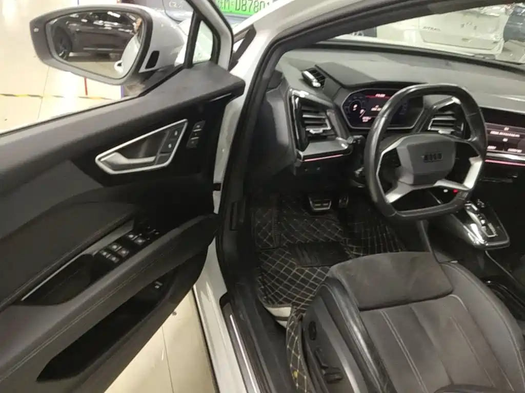 Audi Q4 e-tron — миниатюра 16