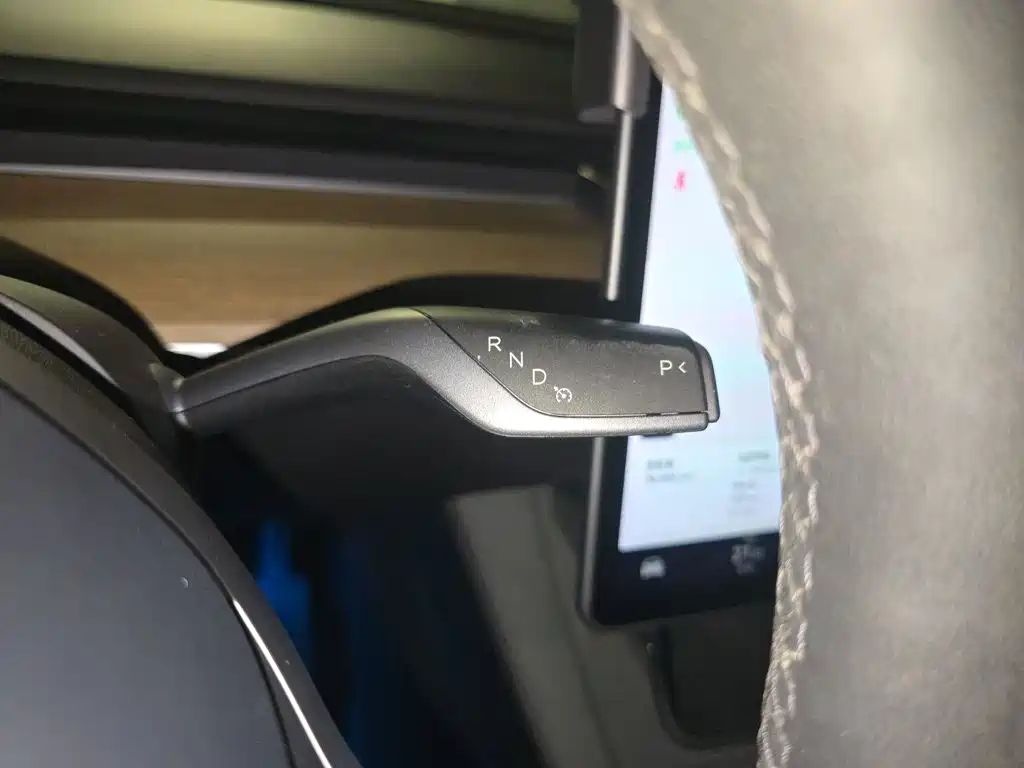 Tesla Model Y — миниатюра 11