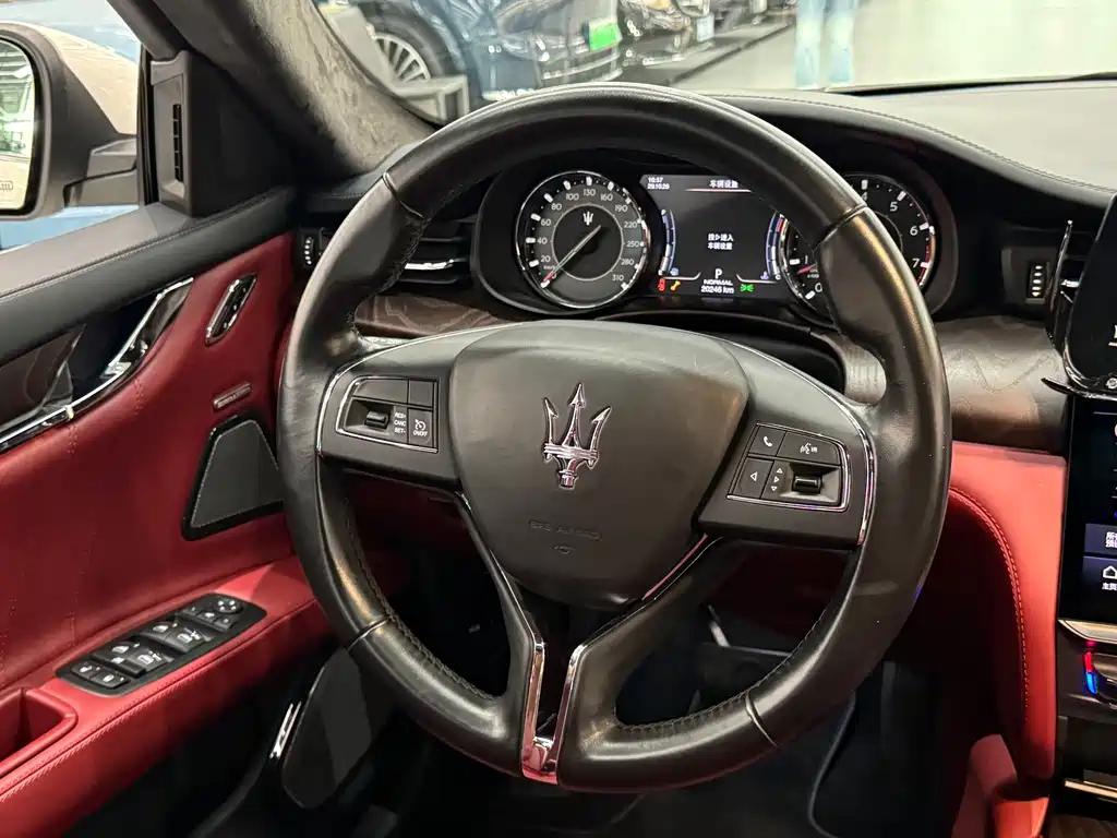 Maserati Quattroporte — миниатюра 12