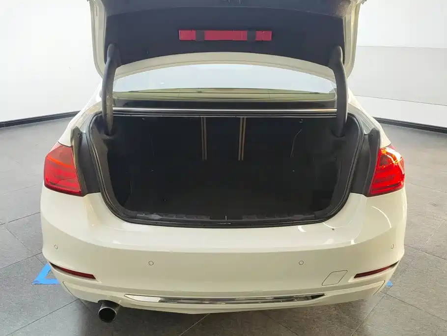 BMW 3 Series — миниатюра 4