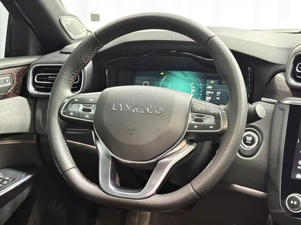 Lynk & Co 03 — миниатюра 16