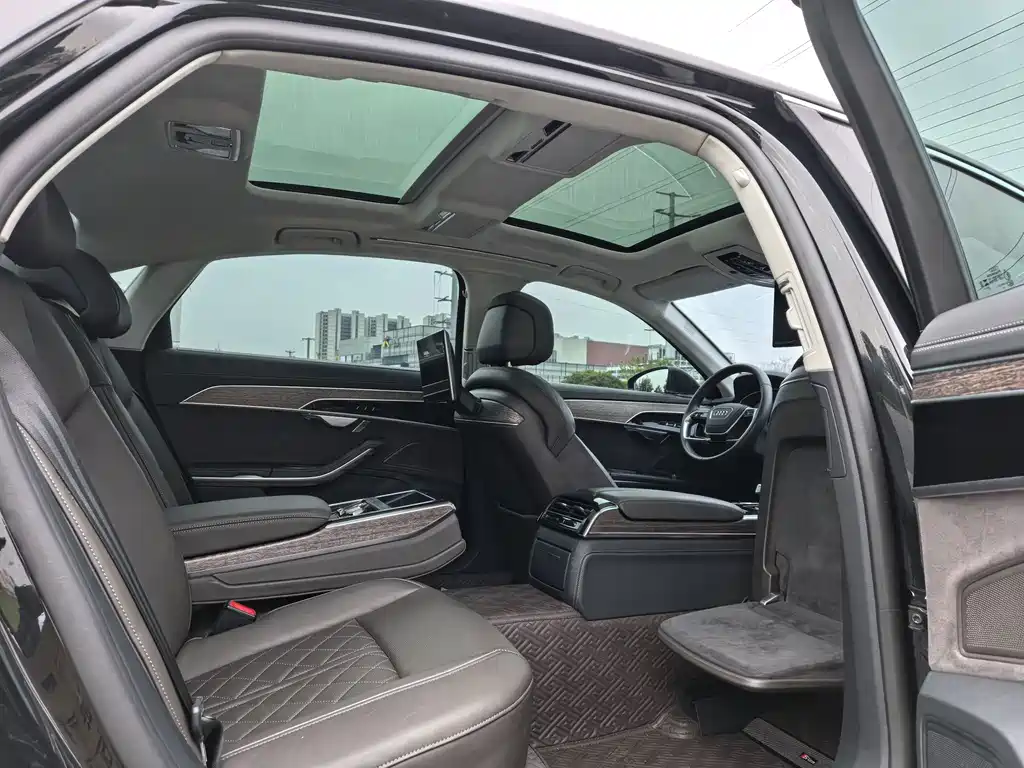 Audi A8 — миниатюра 6