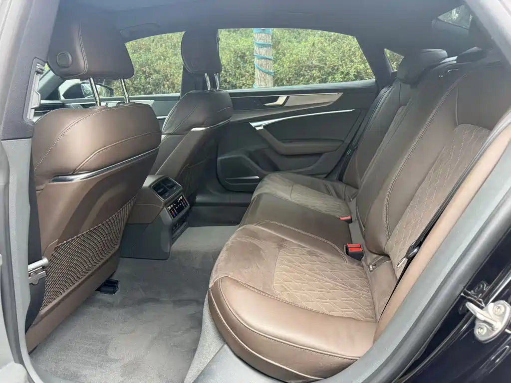 Audi A7L — миниатюра 6