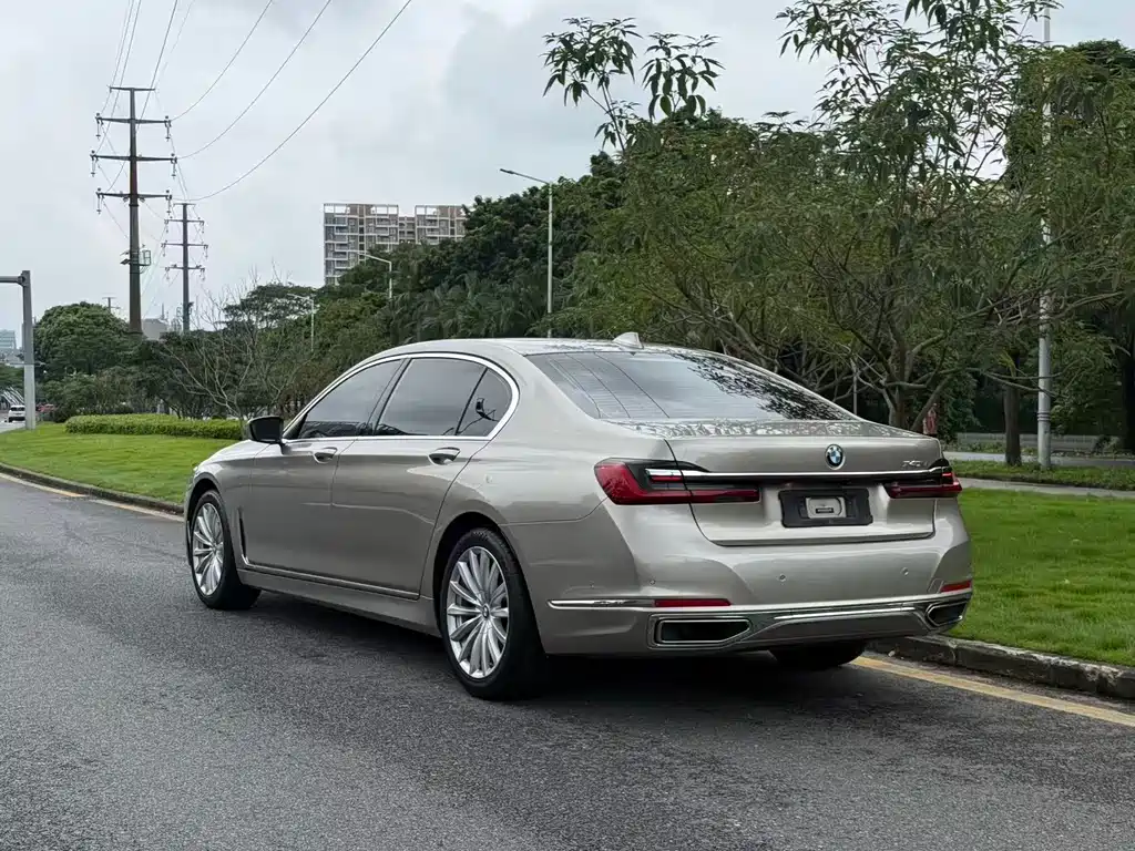 BMW 7 Series — миниатюра 8