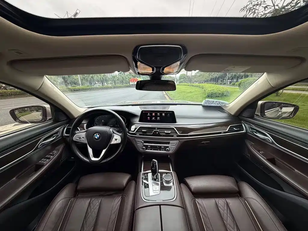 BMW 7 Series — миниатюра 7