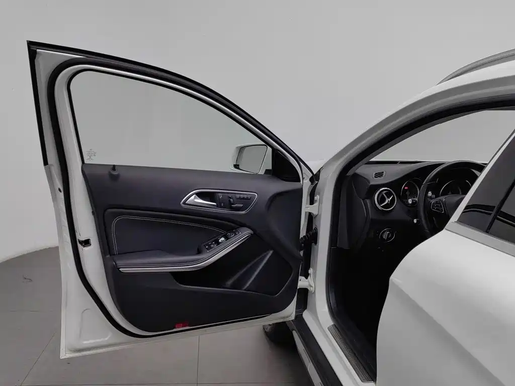 Mercedes-Benz GLA — миниатюра 8