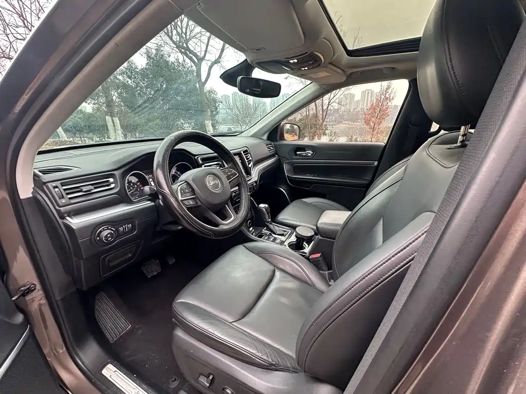 JEEP GRAND COMMANDER