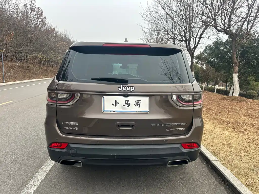 JEEP GRAND COMMANDER