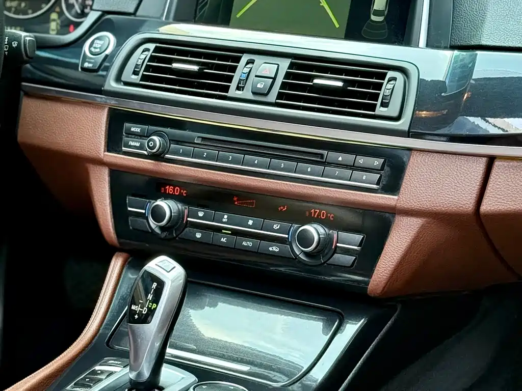 BMW 5 Series — миниатюра 16