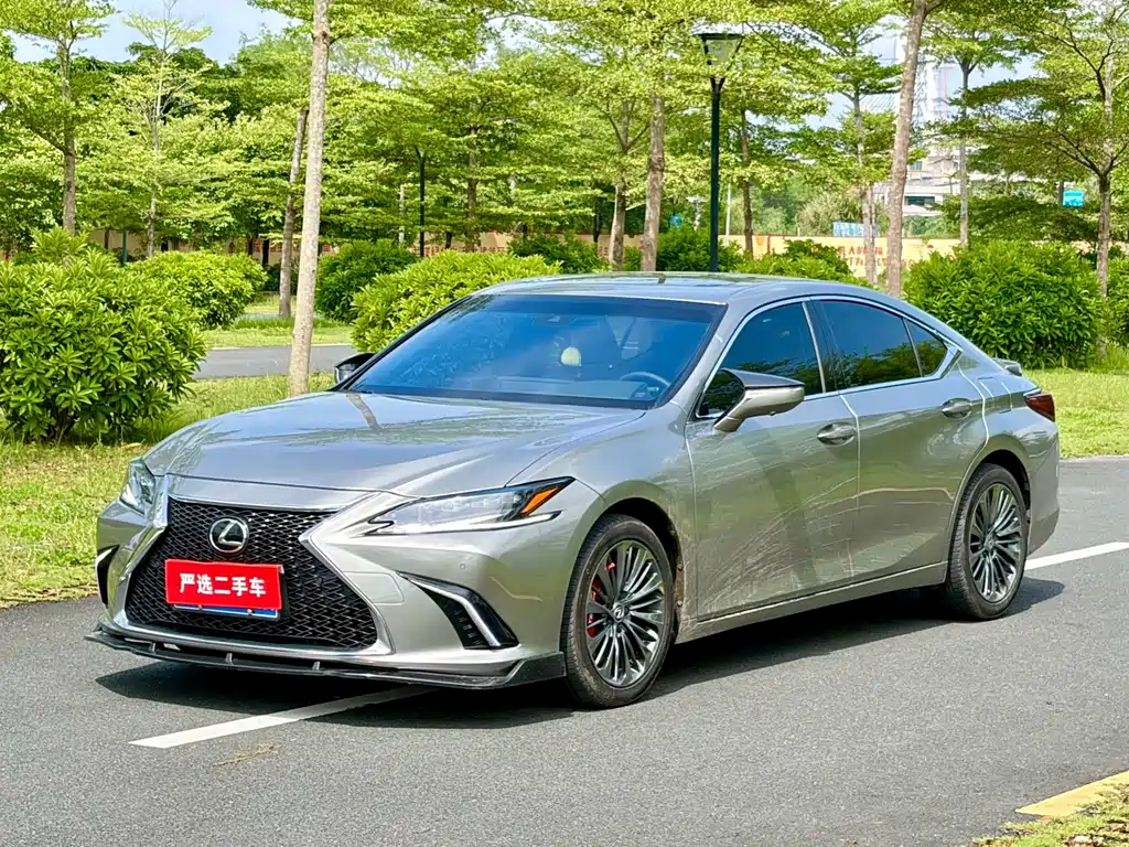 Lexus ES